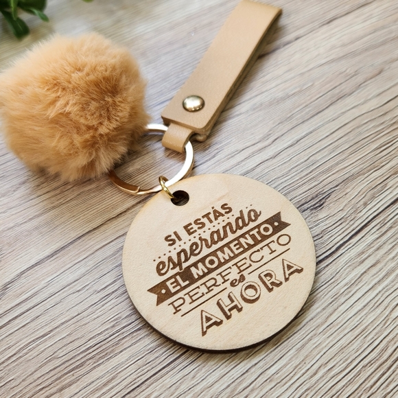 SPANISH MOTIVATION Laser Engraved Charm with Keychain Wristlet & Puff - Picture 6 of 10